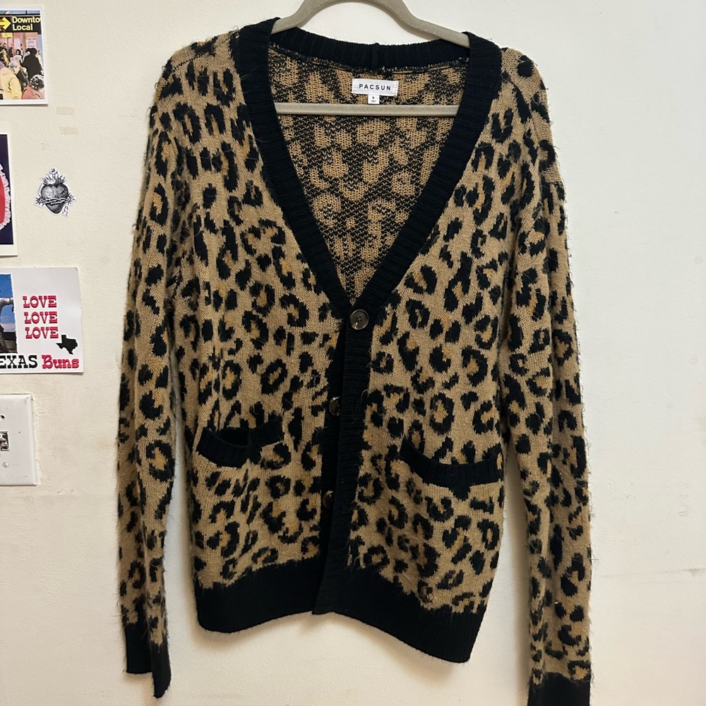 oversized knitted leopard cardigan 🐆